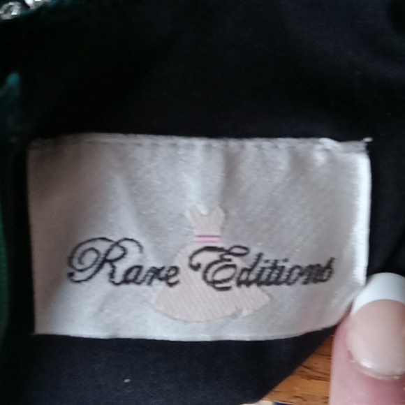 GEORGOUS Rare Edition green velvet holiday dresses. Sizes 8 and 4. - Picture 3 of 4